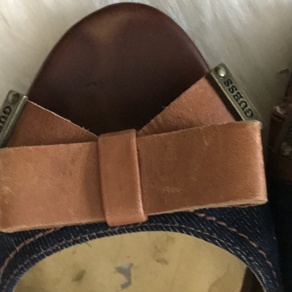 MAKE A STATEMENT WITH THESE MUST HAVE Guess Wedge - Picture 6 of 8